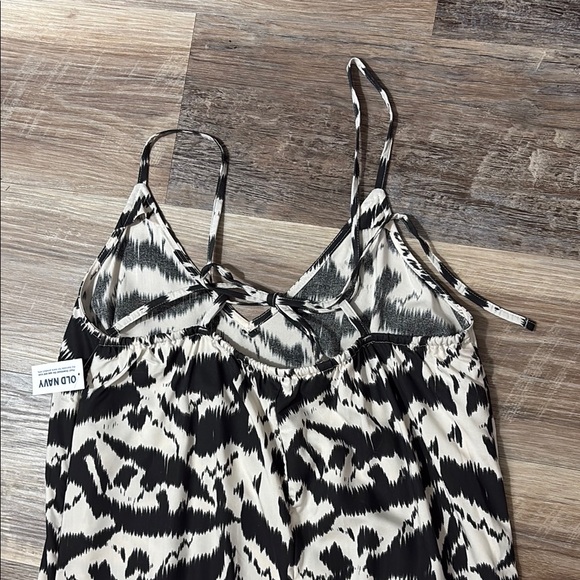 Old Navy Black and White Halter Maxi Sundress - Picture 4 of 5